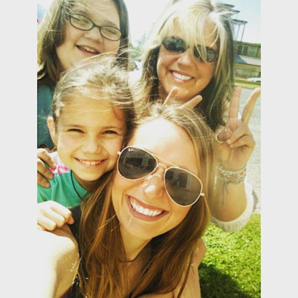 Meet your Posher, Mandi - Picture 1 of 1